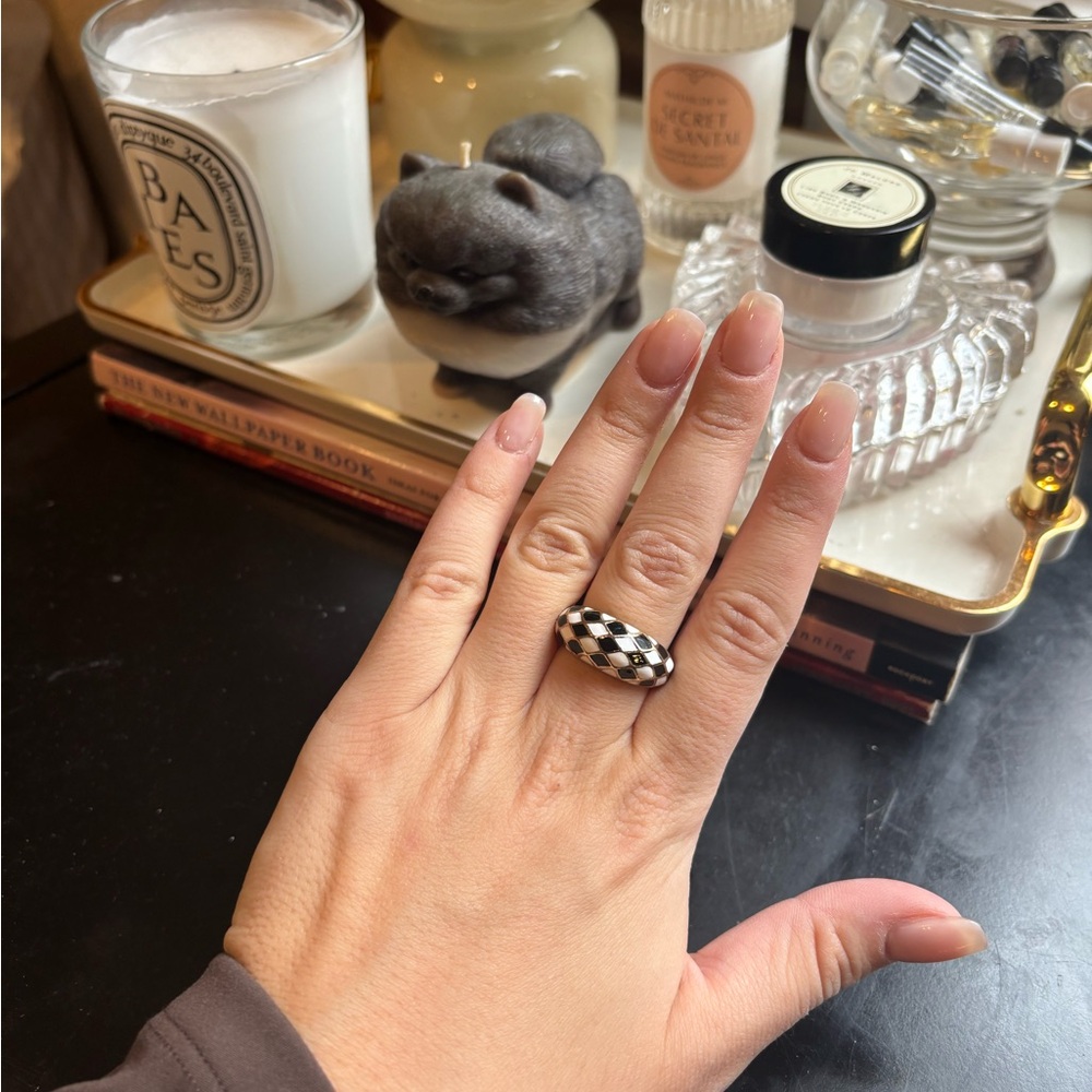 Elegant Sapphire Blue Gemstone Ring with Intricate Detailing